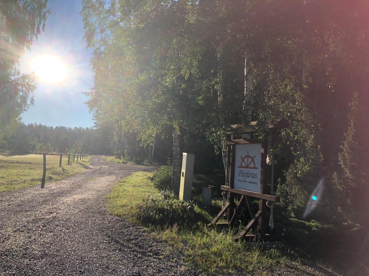 Hotel Piejuras Nams Ķesterciems Esterno foto